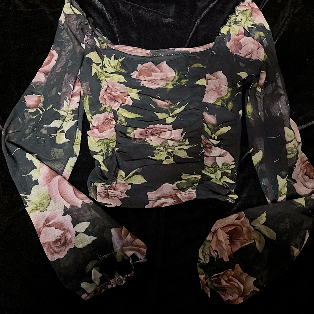 Floral cute top.
